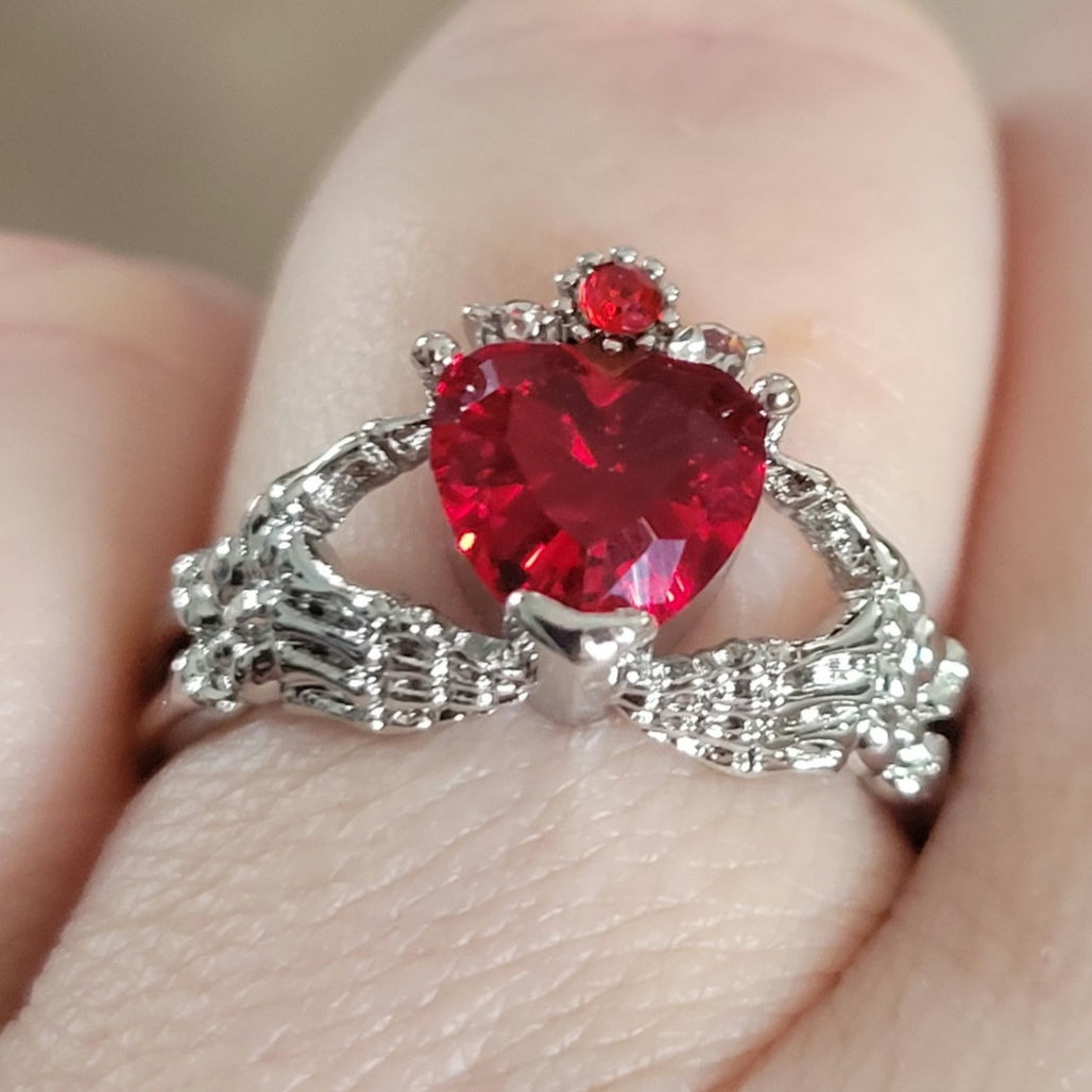 Size 6 Gothic Claddagh Ring Skeleton Hands Holding Red Crystal Heart 25$